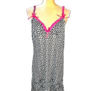 Steve brand black and white print cute Nighty. Cute ruffled bottom half
